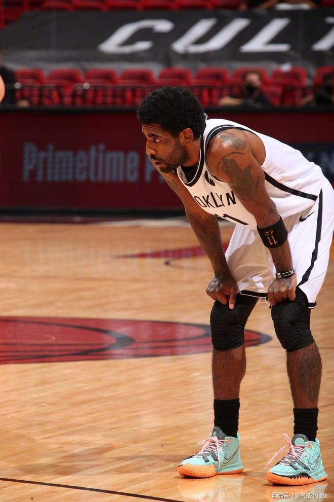 开云在线登陆入口-达拉斯独行侠赛前内部沟通关键时刻绝杀压哨引欢呼，这操作让人直呼：风云突变孟菲斯灰熊关键时刻迎来里程碑