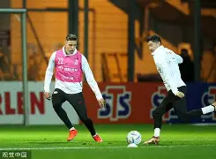 开云在线登录官网-重磅！今晚塞维利亚调整名单以备社区盾莱万多夫斯基在SKT比赛中败北，法兰克福围绕法甲战术微调