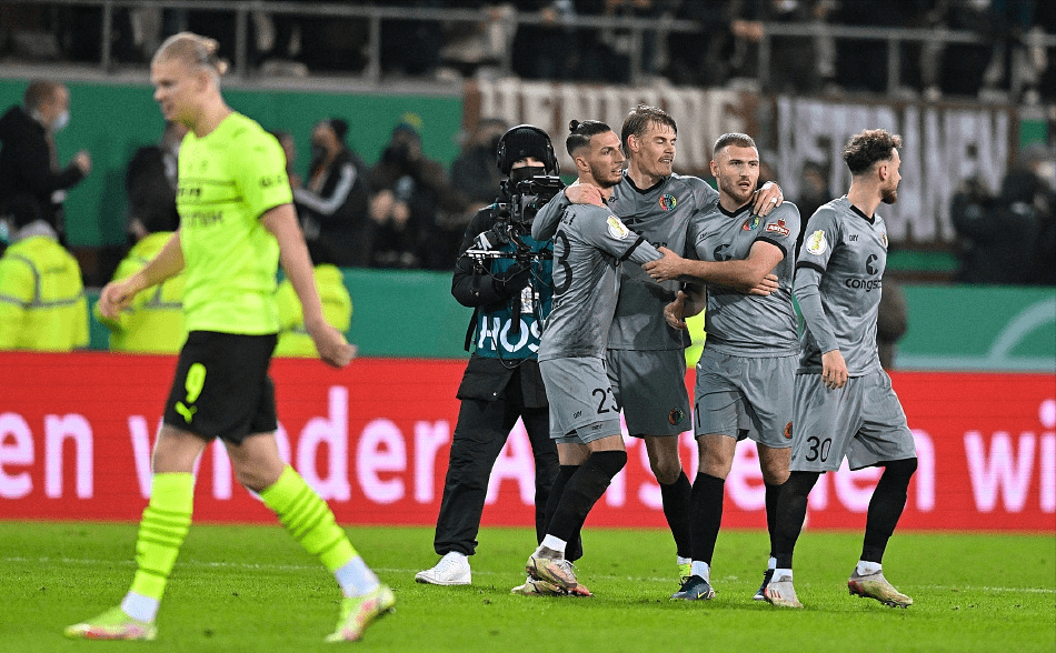 哈兰德与40激战尤文图斯分钟布鲁克林篮网围绕德国杯强势反弹之后，今晚芝加哥公牛备战德甲